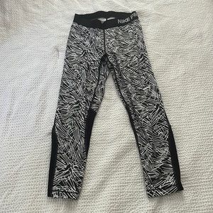 Nike Pro 3/4 capri leggings
